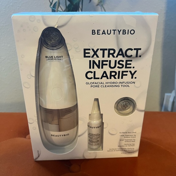 Beautybio EXTRACT. INFUSE. CLARIFY. GLOfacial Tool